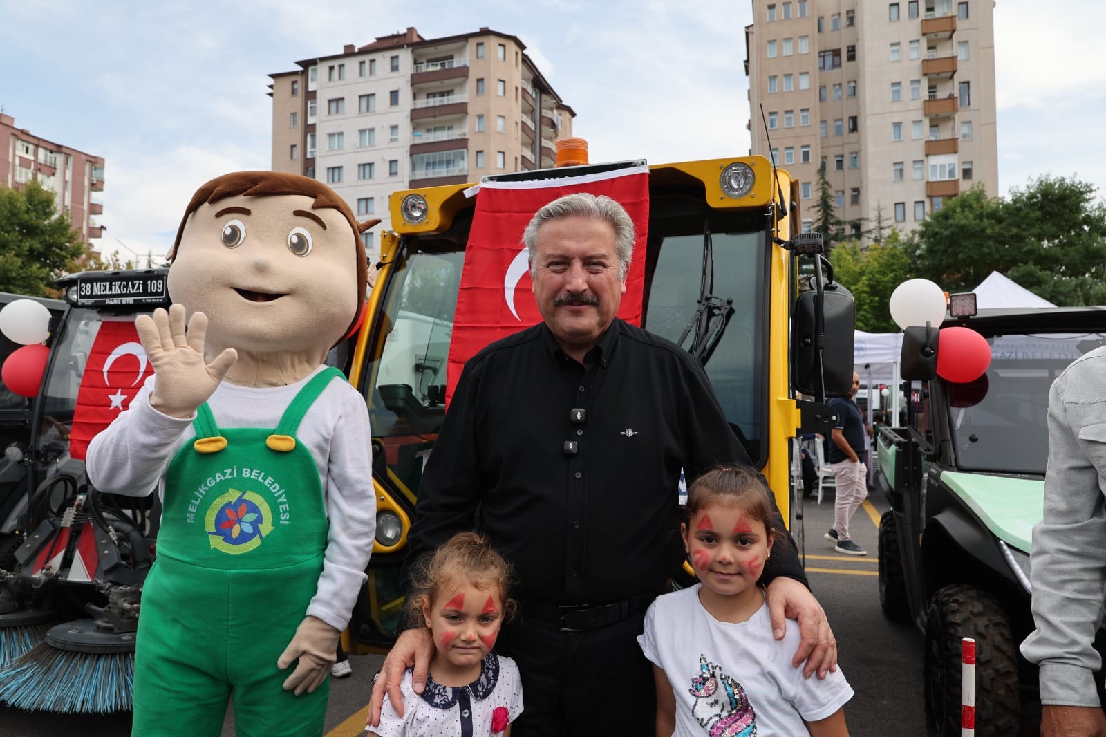 MELİKGAZİ’NİN 48 YENİ ARACI ÇOCUK ŞENLİĞİYLE TANITILDI