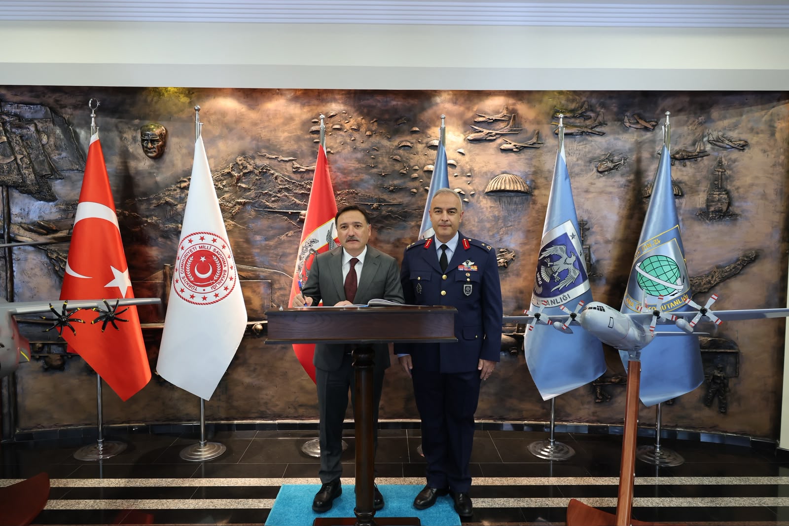 VALİ ÇİÇEK’TEN KOMUTANLARA ZİYARET