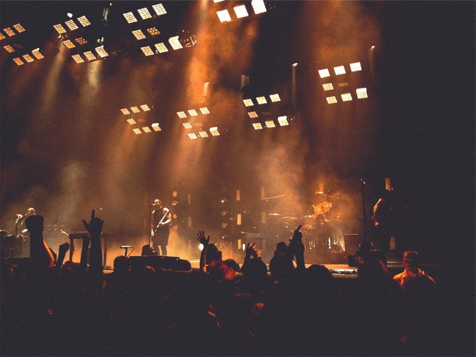 Sahne ışıkları: konser hazırlığı